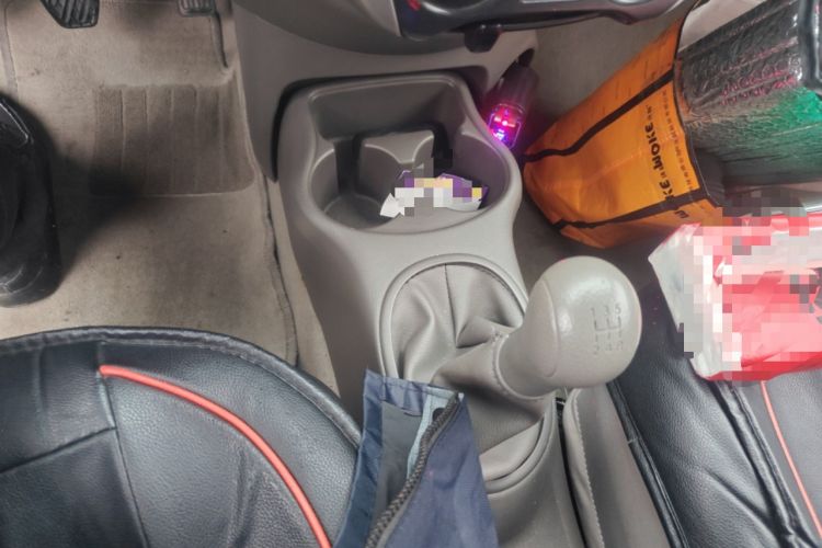 Used Nissan Sunny 2014 1.5XE Manual Elite Edition Gear Lever