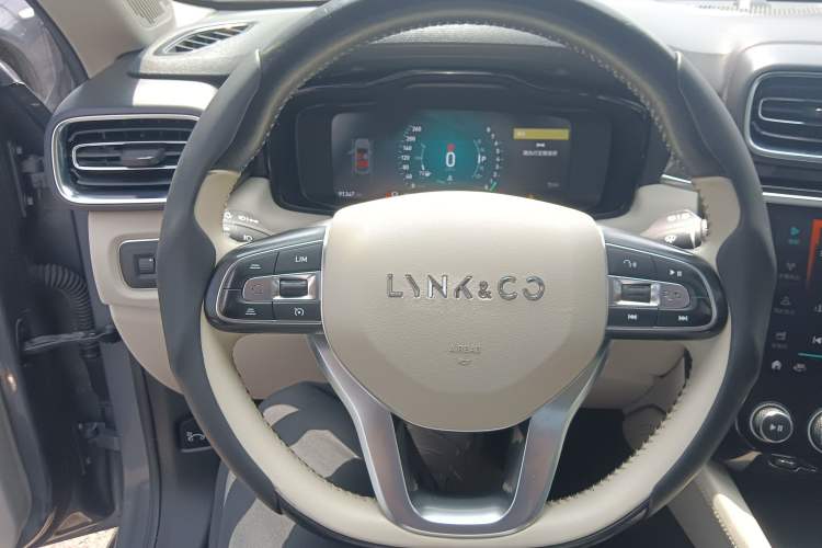 Used Lynk & Co 02 2018 1.5T DCT Two-Wheel Drive Zhaopu Version China V Standard Steering Wheel