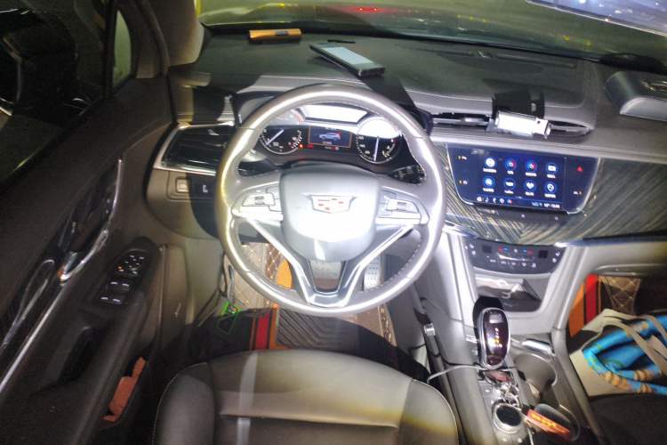 Used Cadillac XT6 2021 2.0T Six-Seater Four-Wheel-Drive Luxury Version
