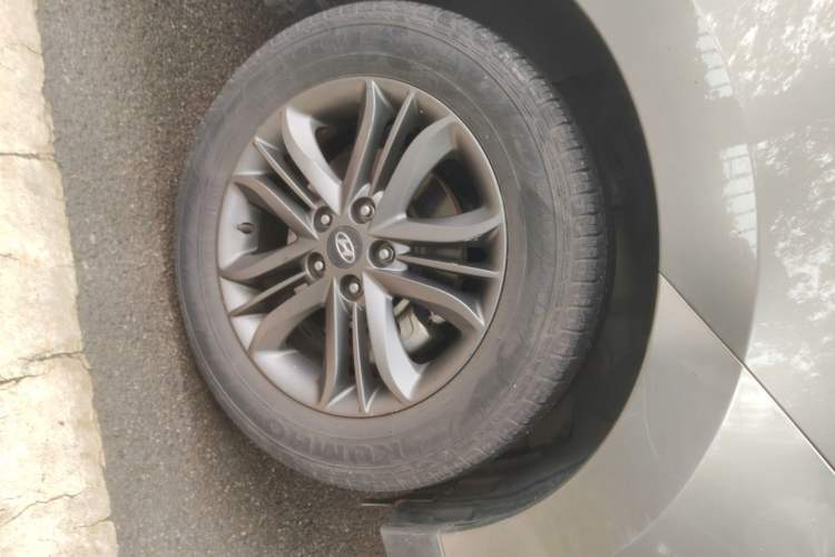 Used Hyundai ix35 2013 2.0L Automatic Two-Wheel Drive Smart GLS China IV Standard Right Front Wheel Hub