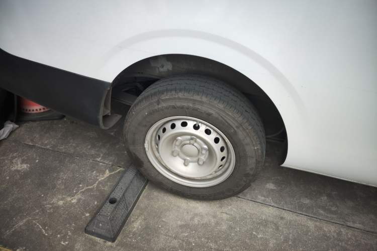 Used SAIC MAXUS Dana V1 2025 V1+ Long Wheelbase High-Roof Multi-Function Version (62 kWh)