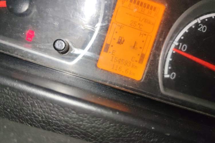 Used Dongfeng Yufeng 2021 2.0T Power King Front-Drive Logistics Vehicle Long Wheelbase Mid-Roof Design 6–9 Seats China VI Emission Standard ZD20