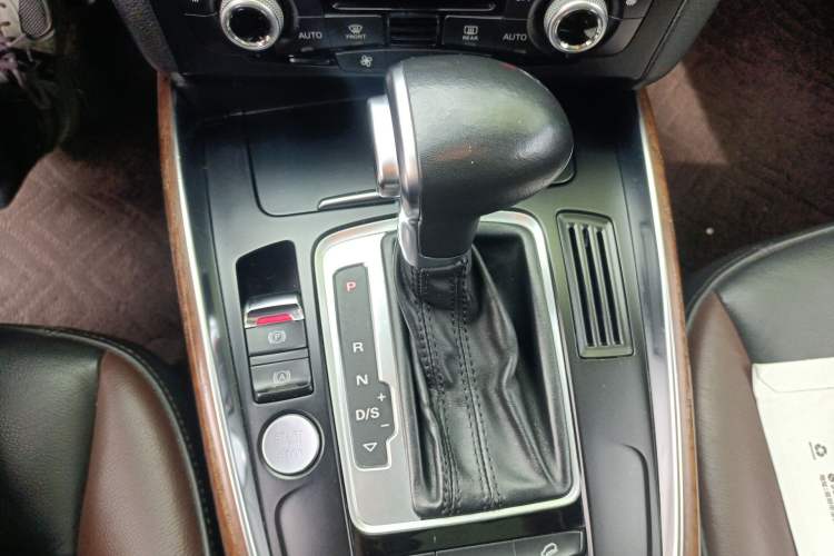 Used Audi Q5 2017 Plus 40 TFSI Technology Model Gear Lever