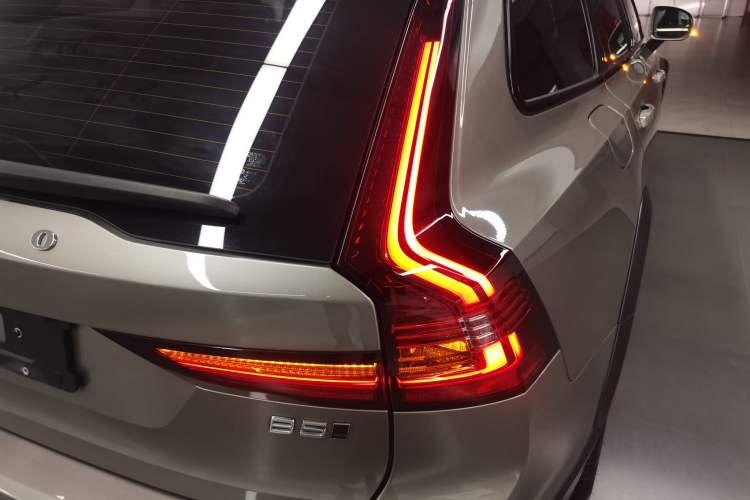 Used Volvo V90 2022 Cross Country B5 AWD Smart Range Edition
