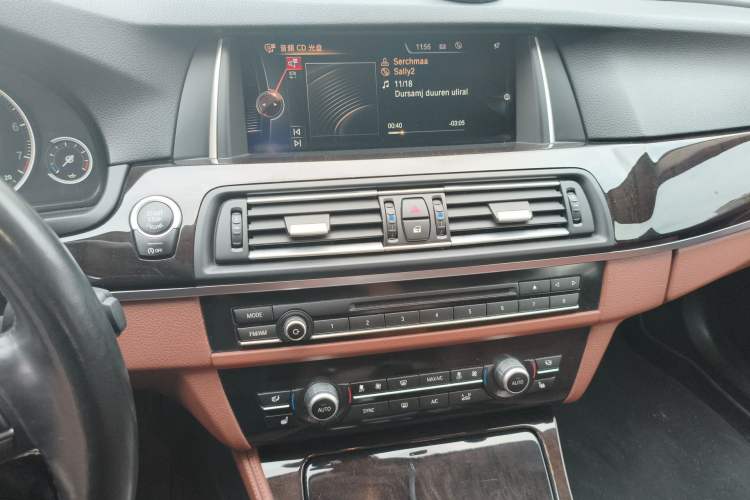 Used BMW 5 Series 2017 528Li Leading Model Audio And AC Panel