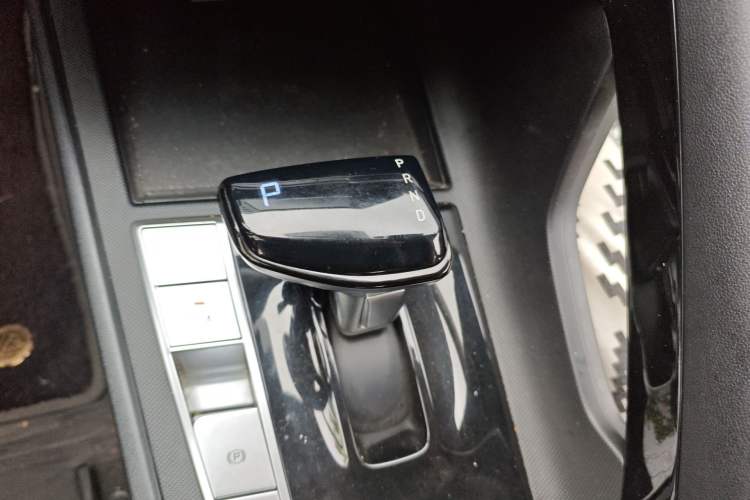 Used Hyundai Elantra 2021 1.5L CVT GLX Elite Edition Gear Lever