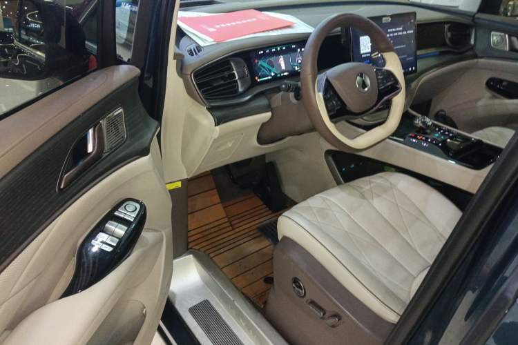 Used Denza D9 2022 DM-i 970 Four-Wheel Drive Prestige Model