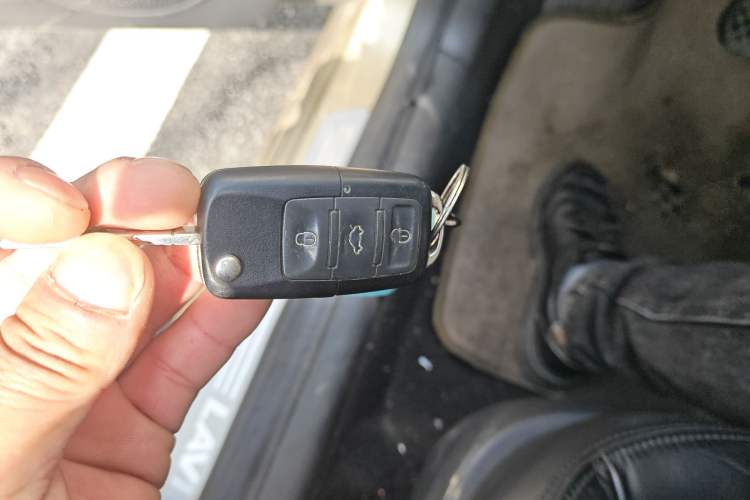 Used Volkswagen Lavida 2011 1.6L Manual Joy Version Vehicle Key