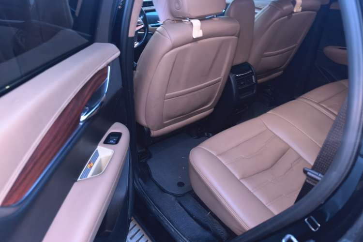 Used Cadillac XT5 2018 28E 4x4 Platinum Edition