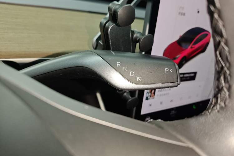 Used Tesla Model 3 2019 Long-Range Rear-Wheel-Drive Version