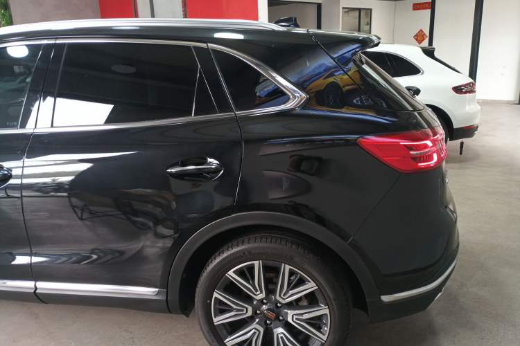 Used Hongqi HS5 2022 Facelifted Version 2.0T Smart Connect Flagship All-Wheel-Drive Edition
