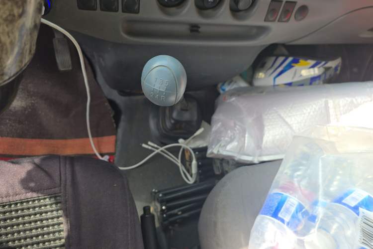 Used Ford Classic Transit 2013 2.8T Diesel Logistics Model with Short Wheelbase and Mid-Roof JX493ZLQ4
