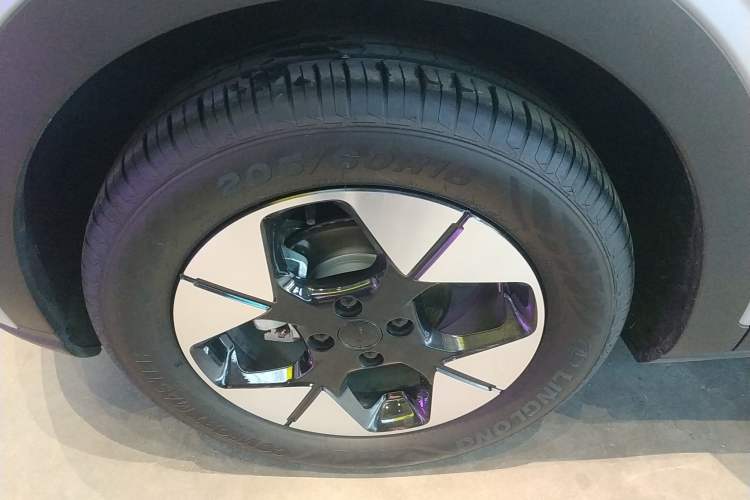 Used Geely Galaxy Geome 2025 UP 410km Exploration Edition Left Front Wheel Hub