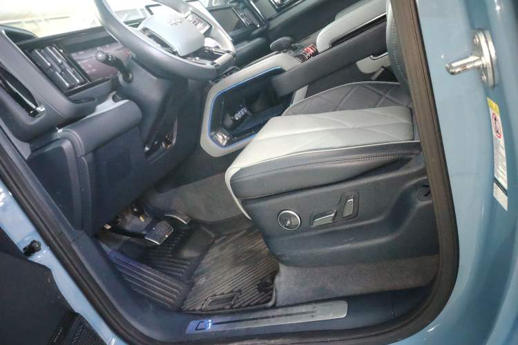 Used Formula Leopard Leopard 5 2023 Navigator Edition