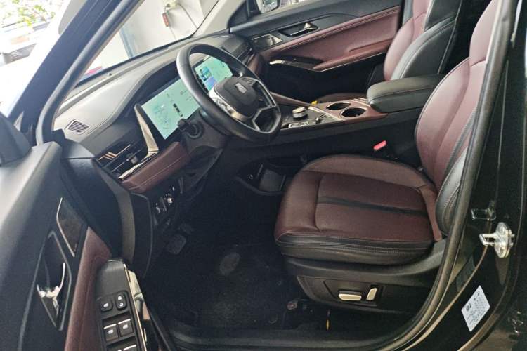 Used SOL X8 PLUS 2023 1.5 TGDI DCT Smart Home Edition 7-Seater