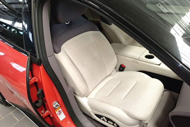 Used Avatr 06 2025 Pro Range-Extended Edition Right Front Seat