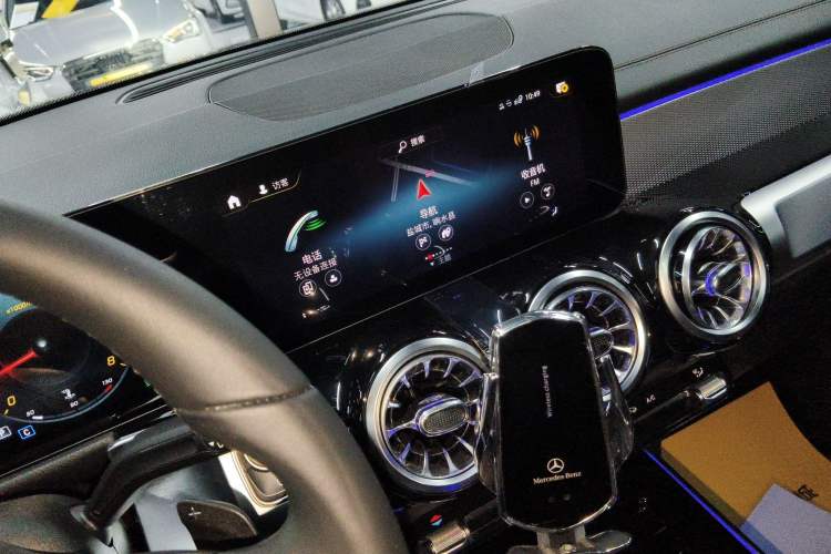 Used Mercedes-Benz GLB 2023 Refreshed GLB 200 Dynamic Edition Audio And AC Panel