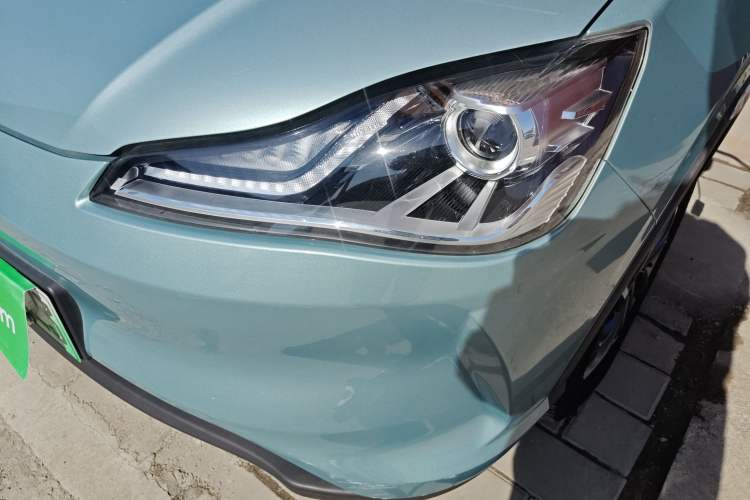 Used NETA V 2021 Standard Range Entertainment Version – Upgraded Model Left Front Headlight