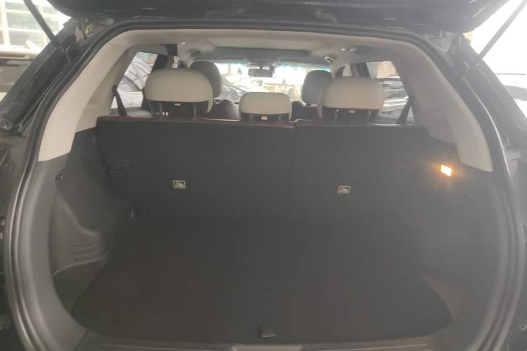 Used Geely Auto Emgrand X7 Sport 2022 1.8TD DCT Zhiya Trim Trunk