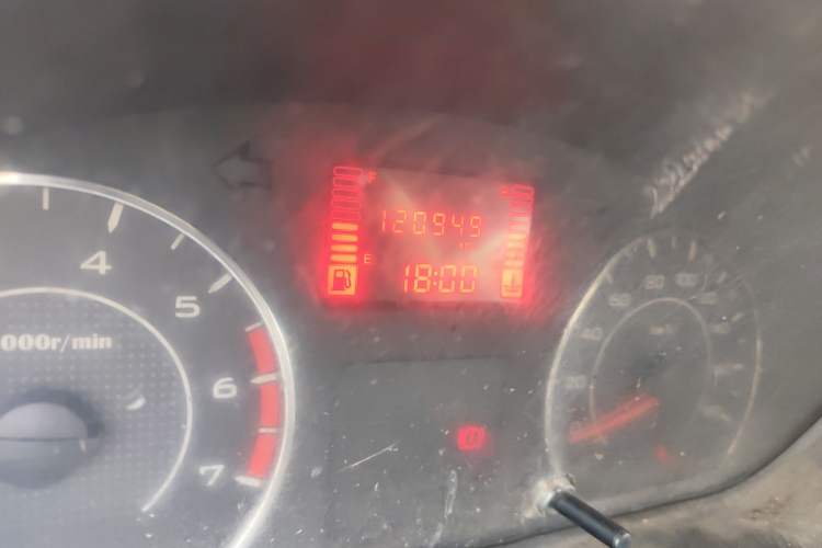 Used Wuling Rongguang V 2015 1.2L Practical Model Odometer Close Up