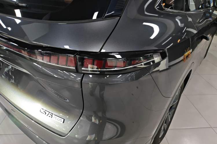 Used CHANGAN CS75 PLUS 2025 4th Generation 1.5T New Blue Whale Smart Luxury Edition Right Rear Taillight