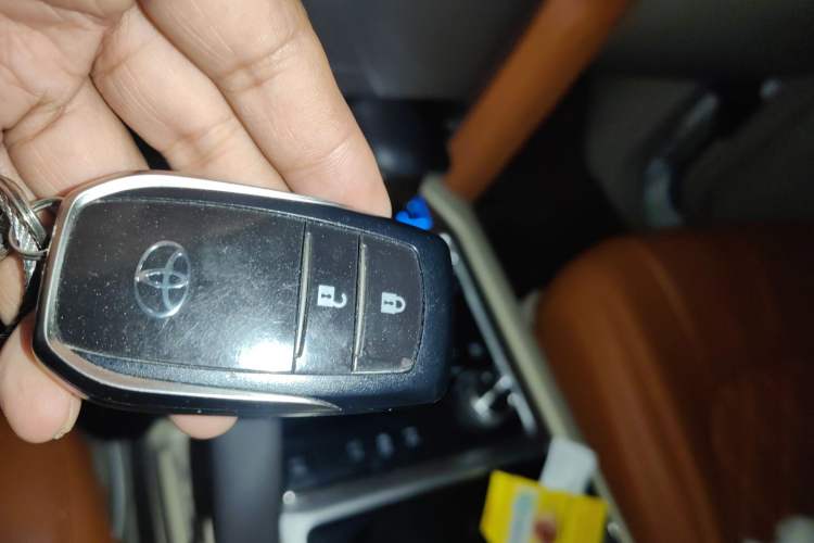 Used Toyota Land Cruiser 2016 4.0L Automatic GX-R Interior 1