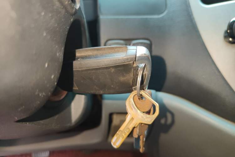 Used FORTHING Lingzhi 2013 M3 1.6L 7-Seater Luxury Model
