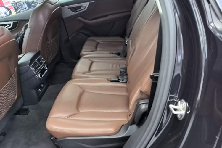 Used Audi Q7 2018 40 TFSI Comfort Model

