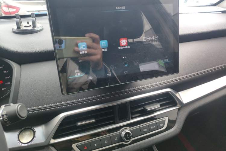 Used BYD Song 2020 Classic Edition 1.5T Automatic Elite Model Audio And AC Panel