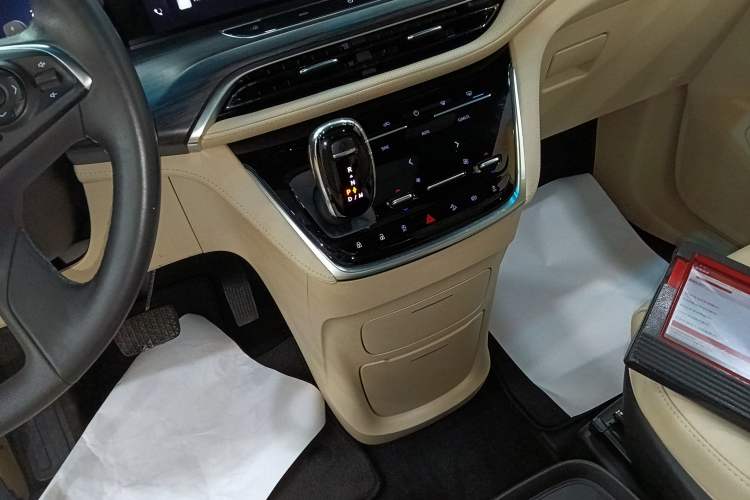 Used Buick GL8 2022 ES Land Cruiser 653T Luxury Model