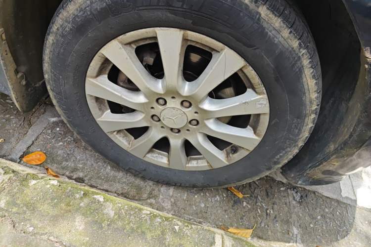 Used Mercedes-Benz R-Class 2010 R 350 L 4MATIC Right Front Wheel Hub