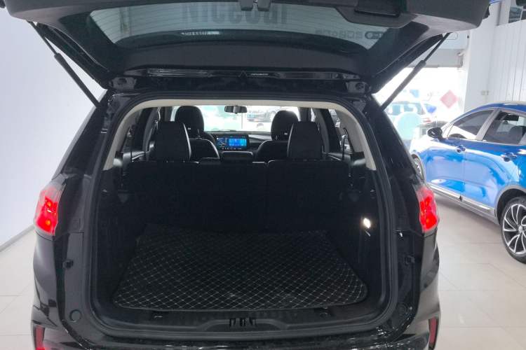 Used Ford Edge 2021 PLUS EcoBoost 245 Two-Wheel-Drive Platinum Edition 5 Seats
