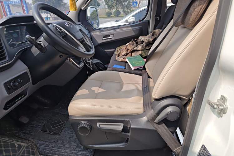 Used SAIC MAXUS Xintu V80 2019 2.0T Plus 6-Speed Manual – Aoyuntong Short Wheelbase Ultra-Low Roof 5/6-Seater