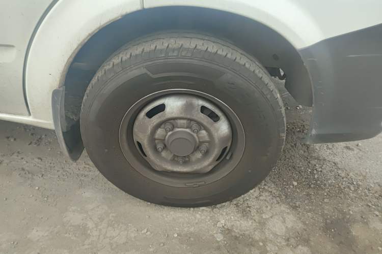 Used JMC Fushun 2025 2.0T 6MT Diesel Short-Wheelbase Mid-Height Commercial Multi-Purpose Passenger Vehicle 5/6 Seats Exterior 4