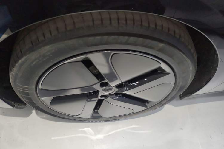 Used Li Auto i6 2025 Model Two-Wheel-Drive Standard Type
