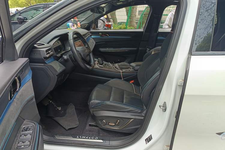 Used Lynk & Co 05 EM-P 2021 1.5TD PHEV HALO Left Front Seat