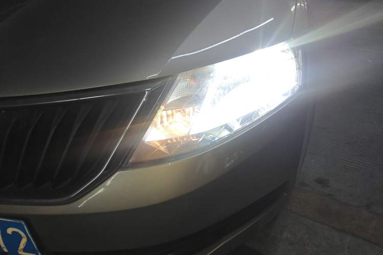 Used Skoda Rapid 2018 1.6L Manual Standard Edition Left Front Headlight