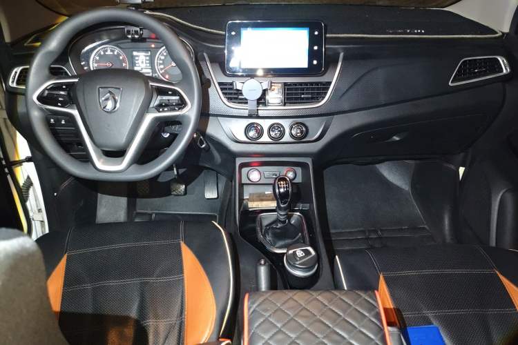 Used Baojun 730 2019 1.5L Manual Fashion Model 7-seater China VI
