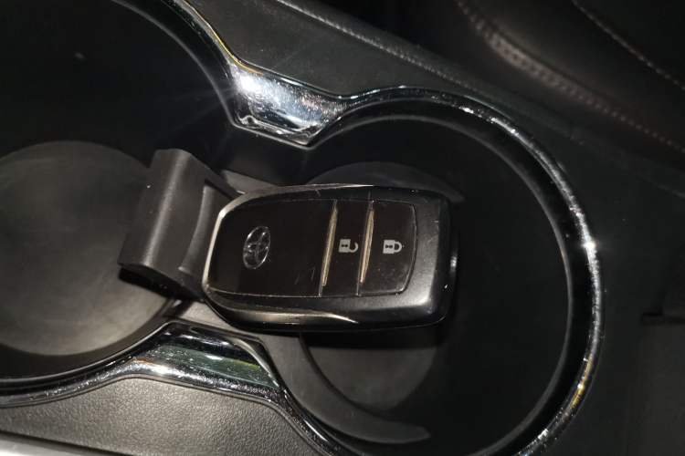 Used Toyota Highlander 2018 2.0T Four-Wheel Drive Luxury Edition 7 Seats China V Emission Standard
