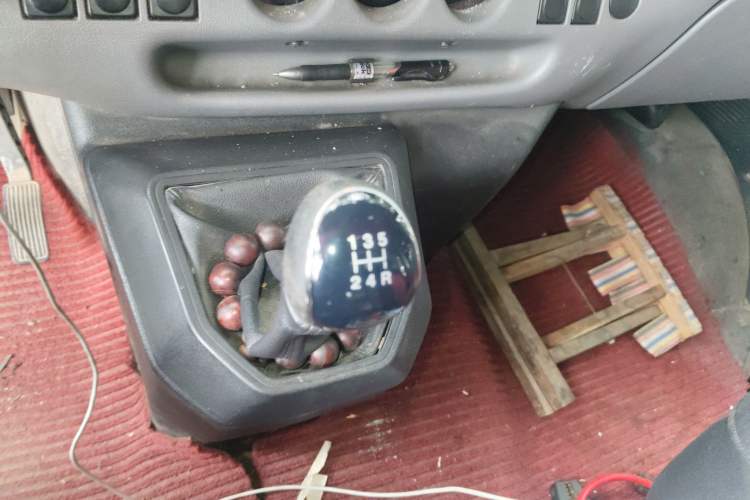 Used JMC Transit 2019 2.8T Commercial Version Long Wheelbase Mid-Roof 6-Seater Rear Single Tire China VI Emission Standard – JX493