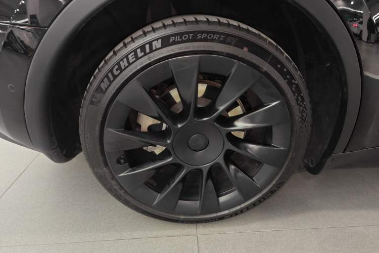 Used Tesla Model Y 2023 Rear-Wheel-Drive Version
