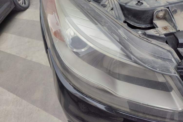 Used JMC Yusheng S350 2013 2.0T Manual 4x4 Gasoline Luxury Edition 5 Seats Right Front Headlight