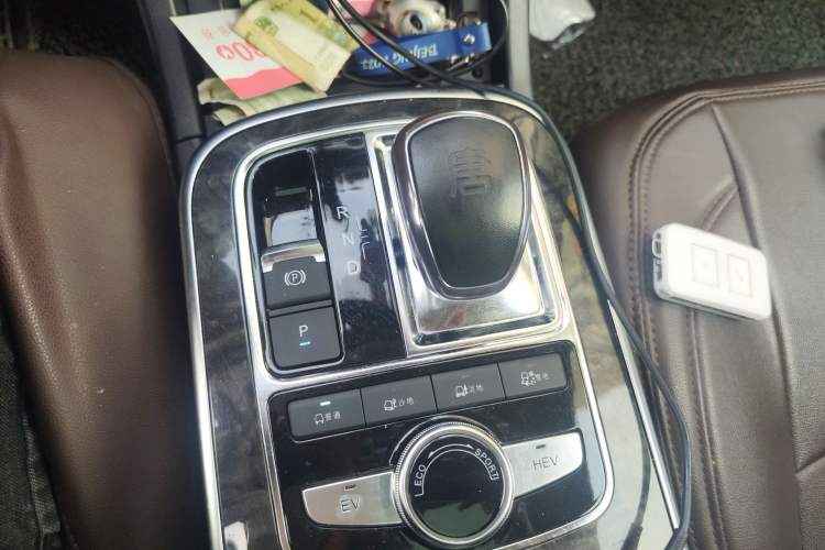 Used BYD Tang New Energy 2015 2.0T Four-Wheel-Drive Flagship Model Gear Lever