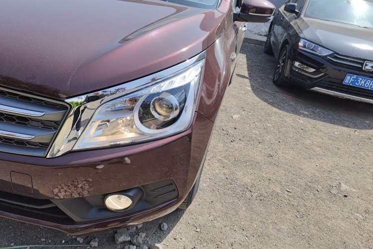 Used Venucia T70 2015 2.0L CVT Smart Edition
