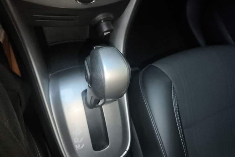 Used Chevrolet Trax 2014 1.4T Automatic Two-Wheel Drive Luxury Model Gear Lever