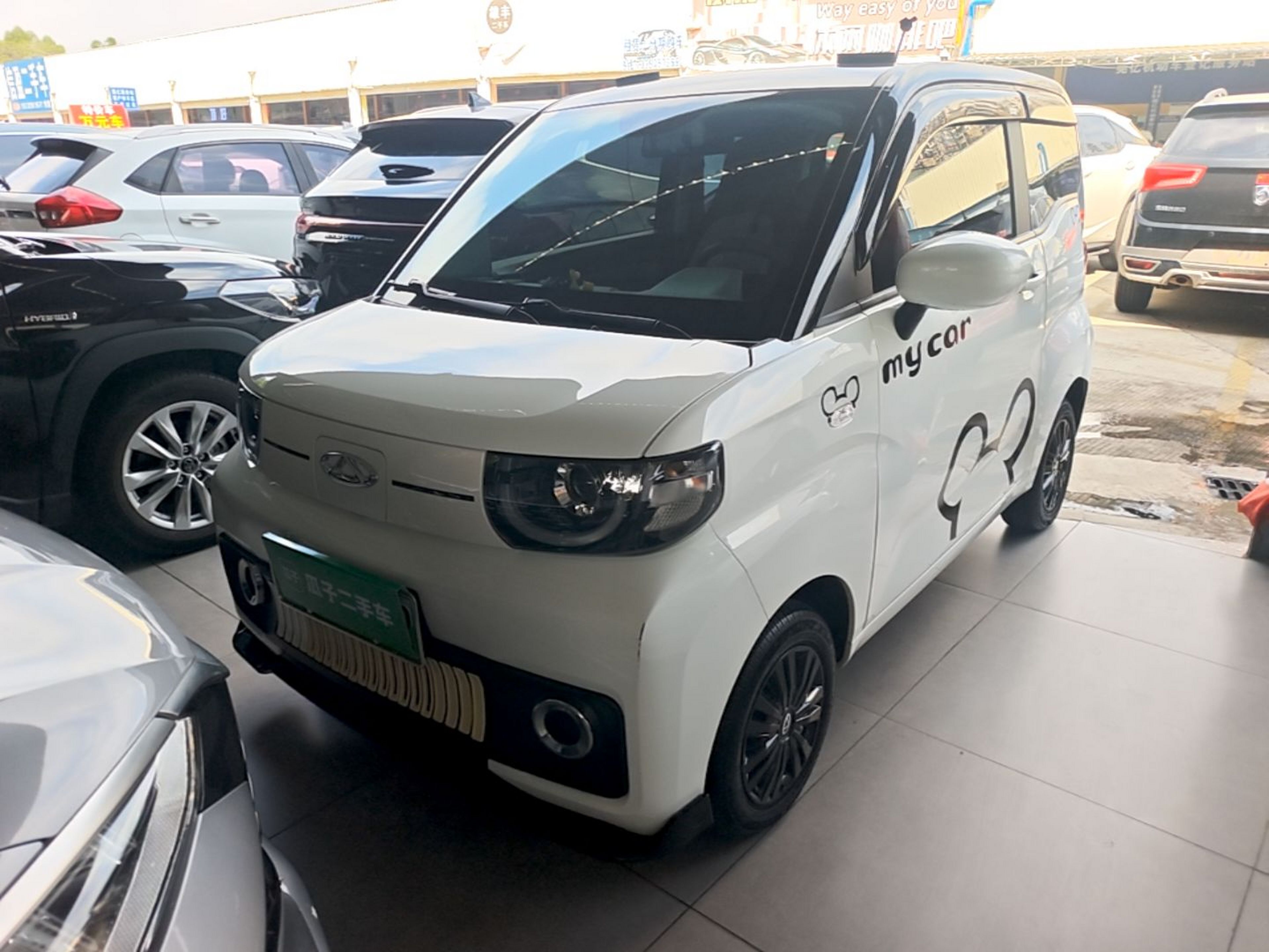 Под передней частью автомобиля