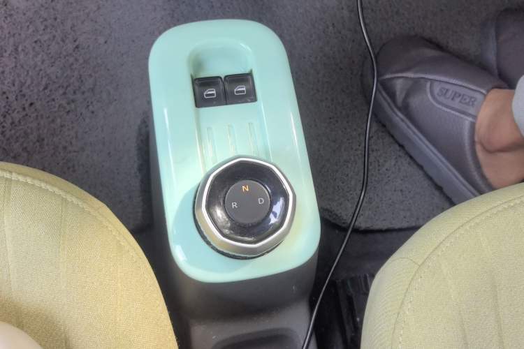 Used Geely Galaxy Panda 2023 Panda Mini 200km Endurance Bear Gear Lever