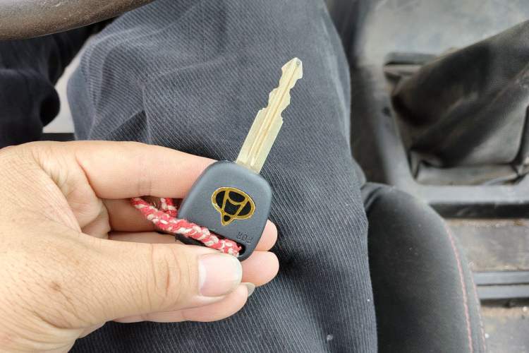 Used Isuzu Pickup 2015 2.8T Four-Wheel Drive 4JB1CT Vehicle Key