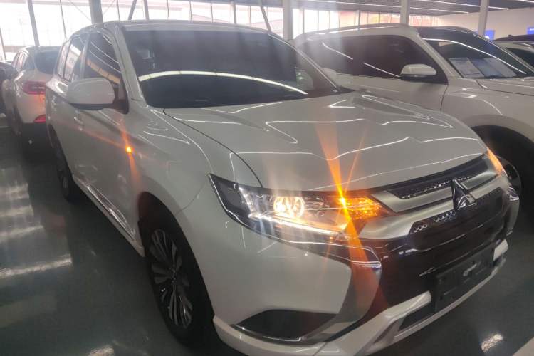 Used Mitsubishi Outlander 2021 Revised Version 2.0L Two-Wheel Drive Comfort Edition 5 Seats
