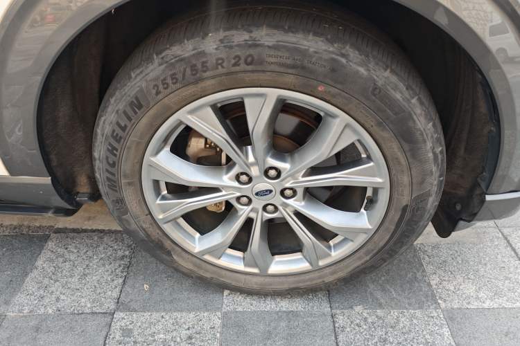 Used Ford Explorer 2020 EcoBoost 285 Rear-Drive Trend Edition 7-Seater Right Front Wheel Hub